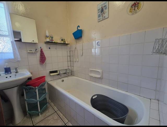 3 BEDROOM FREEHOLD FOR SALE IN VANDERBIJLPARK CE 5
